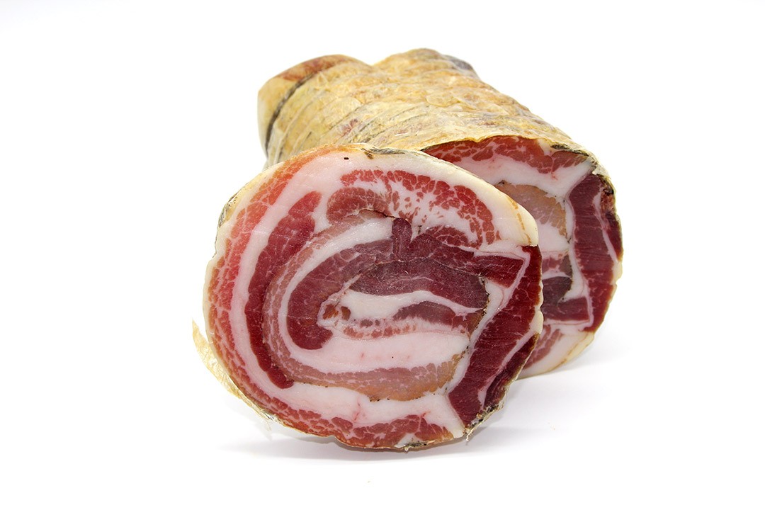 rotolo di pancetta stagionata